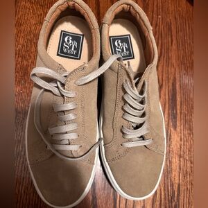 6th st west sneakers size 7.5 colour- Tan. Excellent condition
